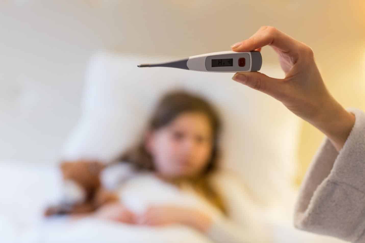 A hand holding a thermometer
AI-generated content may be incorrect.