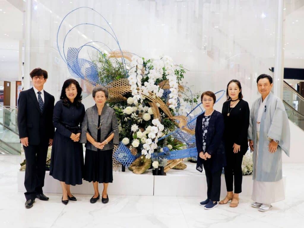 MAY PR 2025 11 24 161218 สยาม ทาคาชิมายะ ณ ไอคอนสยาม มอบความพิเศษแทนคำขอบคุณ 7 ปีที่เคียงข้างกัน ในเทศกาล THE WAGASHI Japanese Foods, Crafts & IKEBANA ตื่นตากับเมนูขนม WAGASHI รังสรรค์โดย 7 เชฟดังบินตรงจากญี่ปุ่น งดงามกับศิลปะการจัดดอกไม้เก่าแก่ IKEBANA ช็อปงาน Craft Rare Item สุดเก๋ไก๋!! พร้อมรับโปรโมชันลดทั้งห้างสูงสุด 50%!!