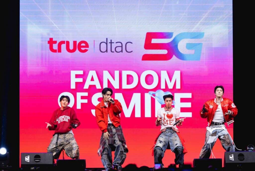 MAY PR 2026 02 09 194724 ทรู เขย่าตลาดต่อเนื่อง! ชูจุดยืน "Alpha Ready สร้างปรากฏการณ์ Z-Nomenon เจาะ Gen Z และ Alpha ด้วยกิจกรรมที่ "เข้าใจ-เข้าถึง" เสิร์ฟฟิน 2 คู่จิ้นสุดฮอตแห่งยุค “เจมีไนน์–โฟร์ท” และ “ฟอส–บุ๊ค” ขึ้นเวทีเดียวกันครั้งแรกกรี๊ดสะใจกระหึ่มฮอลล