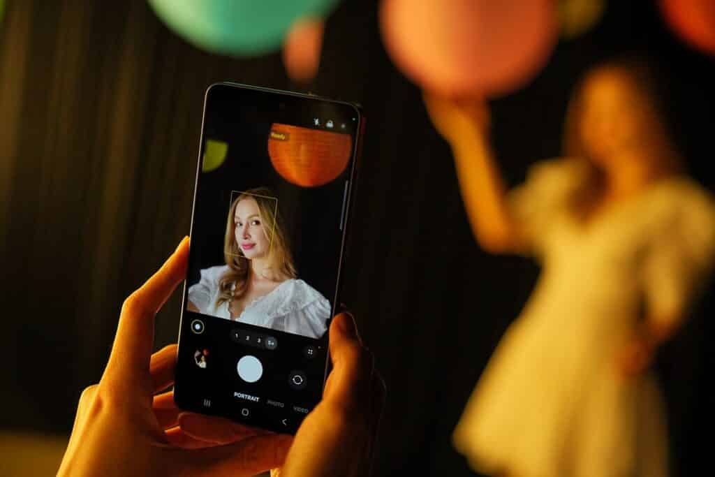 MAY PR 2026 02 19 105225 ซัมซุง เปิดไฮไลต์ Galaxy S26 Ultra ครั้งแรกของโลกกับมือถือจอกันเผือก พร้อม Galaxy AIที่เข้าใจผู้ใช้มากที่สุด และอัปเกรดกล้องใหม่ สว่างคมชัดแม้แสงน้อย