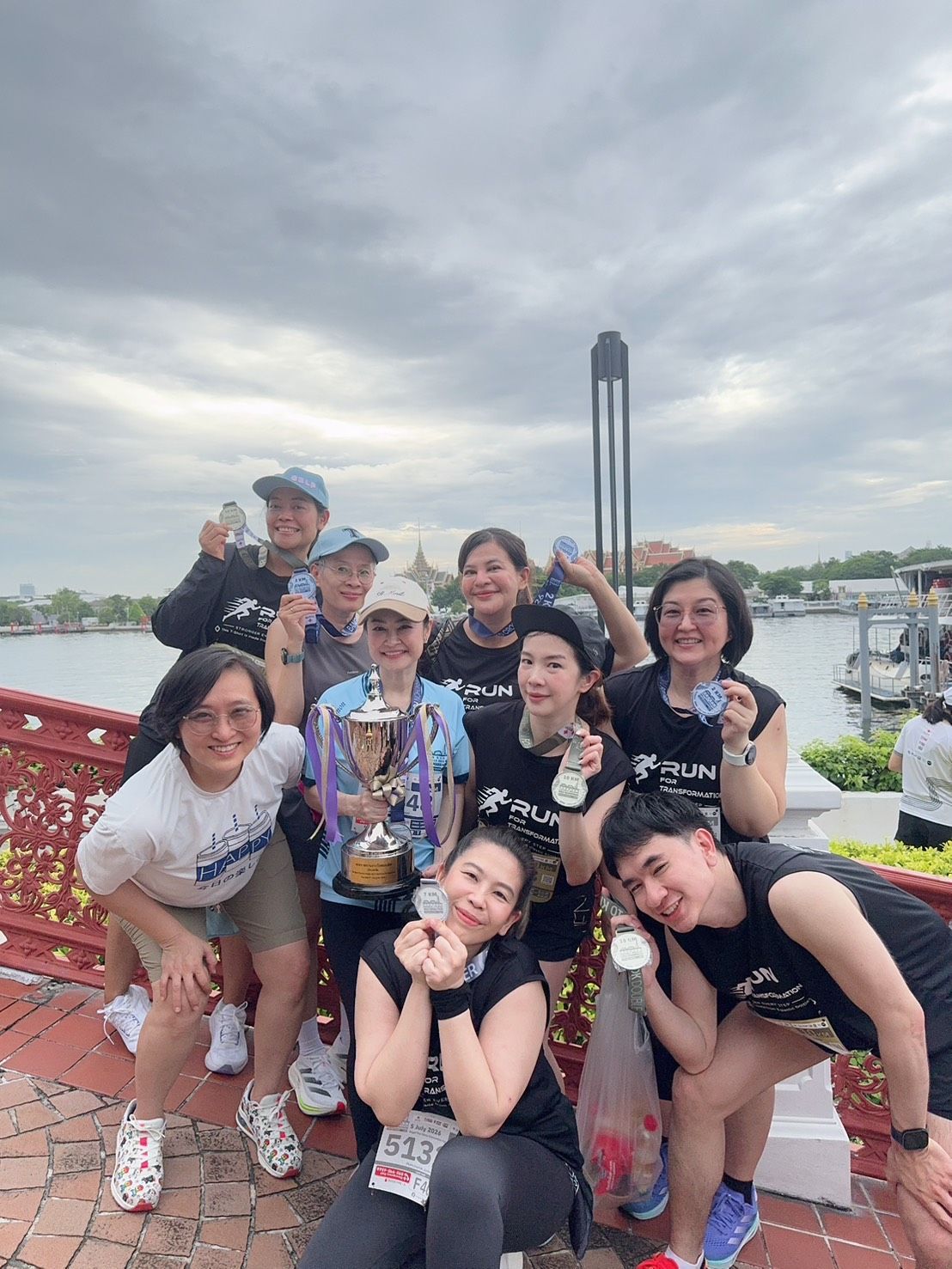 MAY PR 2026 07 28 164252 ทีมแลนด์มาร์ค เวิลด์ไวด์ ประเทศไทย รับถ้วยรางวัลพระราชทานในกิจกรรมวิ่งการกุศล "Bangkok Double Bridge Half Marathon for Red Cross 2026"