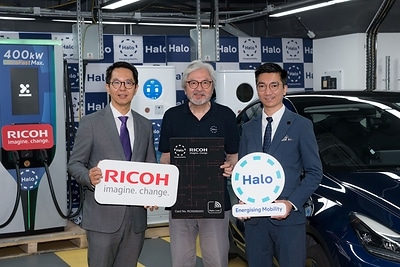 Ricoh Hong Kong and Halo Energy signed a Memorandum of Understanding to formally establish a strategic partnership, joining hands to build a smart mobility ecosystem and support enterprises’ green transformation. Pictured from left: Mr. Ricky Chong, Managing Director of Ricoh Hong Kong; Mr. John Tsang, Advisor of Halo Energy; and Mr. Martin Tsang, Chief Executive Officer of Halo Energy, at the signing ceremony. Ricoh Hong Kong and Halo Energy signed a Memorandum of Understanding to formally establish a strategic partnership, joining hands to build a smart mobility ecosystem and support enterprises’ green transformation. Pictured from left: Mr. Ricky Chong, Managing Director of Ricoh Hong Kong; Mr. John Tsang, Advisor of Halo Energy; and Mr. Martin Tsang, Chief Executive Officer of Halo Energy, at the signing ceremony.