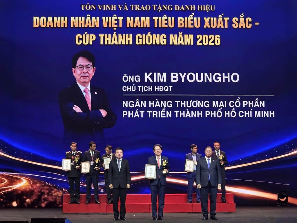 ประธาน HDBank ได้รับการยกย่องเป็นหนึ่งในผู้ประกอบการที่ยอดเยี่ยมของเวียดนาม 17