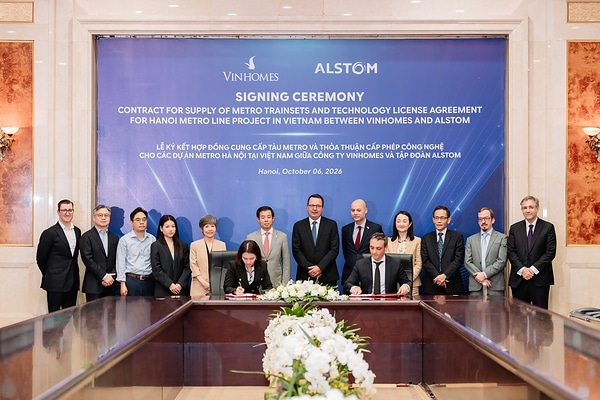 Representatives from Vingroup, Vinhomes and Alstom at the signing ceremony in Hanoi, Vietnam. Representatives from Vingroup, Vinhomes and Alstom at the signing ceremony in Hanoi, Vietnam.