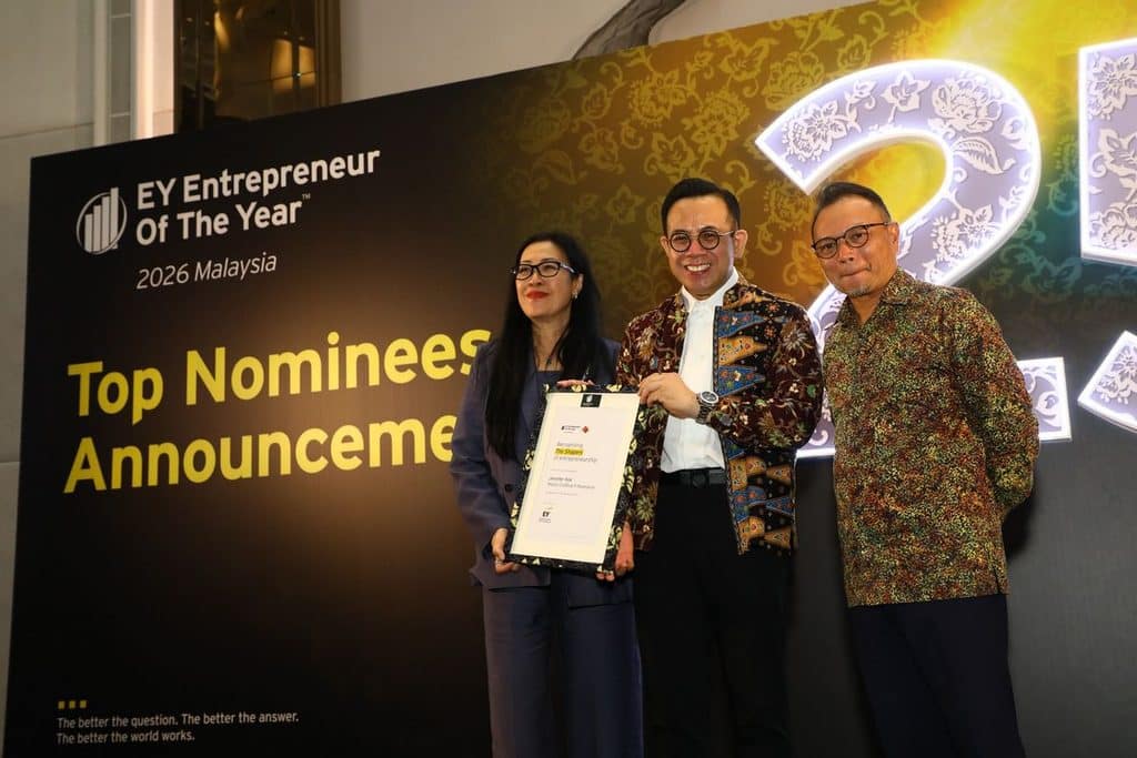 Jennifer Kok ผู้ก่อตั้งและประธานเจ้าหน้าที่บริหาร Media OutReach Newswire ได้รับการเสนอชื่อเป็นผู้เข้าชิงรอบสุดท้ายสาขา Woman Entrepreneur ในงงานประกาศรางวัล EY Entrepreneur Of The Year™ 2026 Malaysia 6
