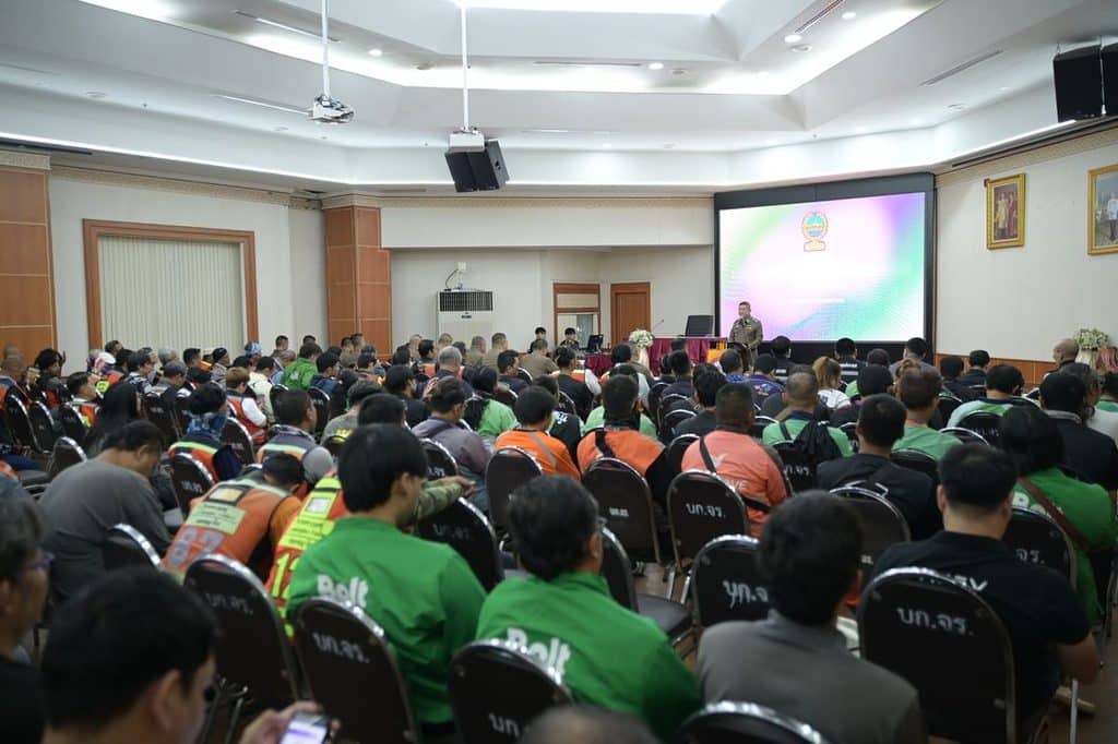 ภาครัฐ–เอกชน ภาครัฐ–เอกชน และเครือข่ายผู้ขับขี่ ผนึกกำลังยกระดับความปลอดภัยทางถนน เดินหน้าส่งเสริมผู้ขับขี่ปลอดยาเสพติด มุ่งสร้างมาตรฐานการเดินทางที่ปลอดภัยอย่างยั่งยืน 6